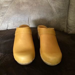 Women’s Clogs sanita leather size 8 new